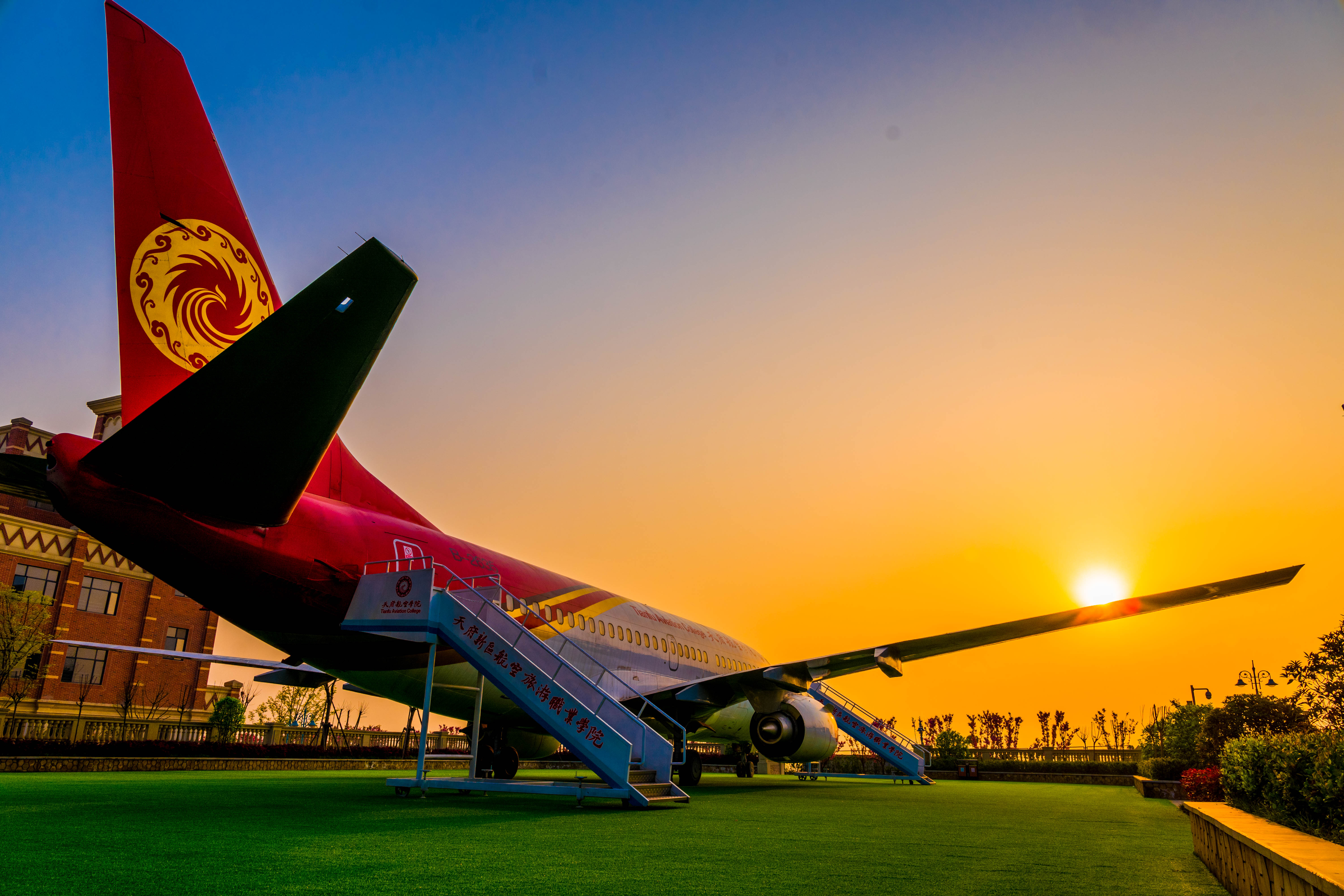 大飞机夕阳.jpg
